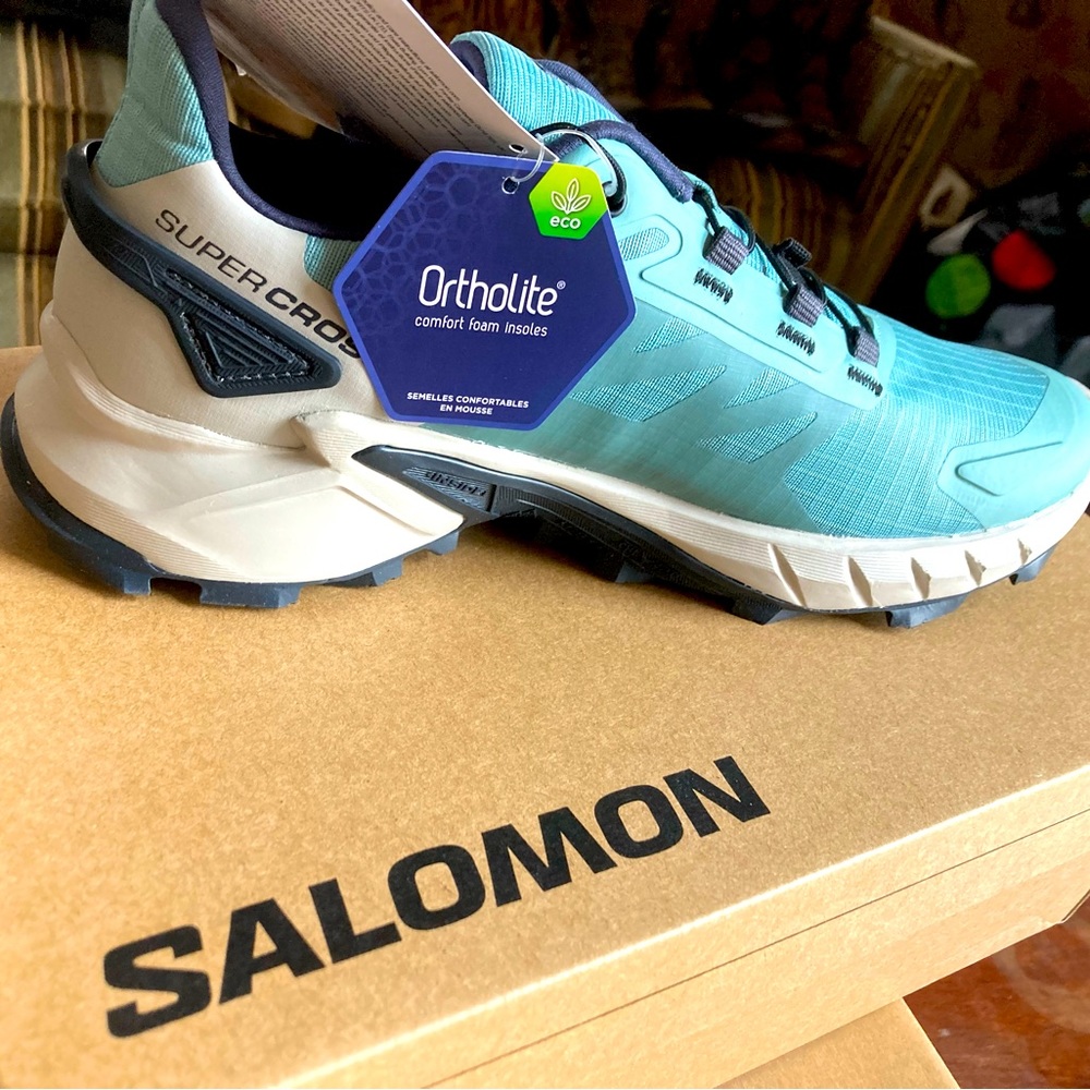 New in box Solomon Trail Runners running shoes.Size 8.5 Beautiful color.